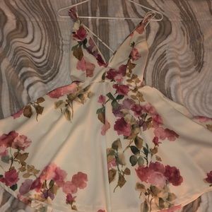 Flowery flowy dress. 🌸👗